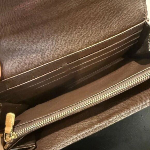 LV010. Louis Vuitton, Damier Ebene Sarah Wallet - Picture 3 of 4